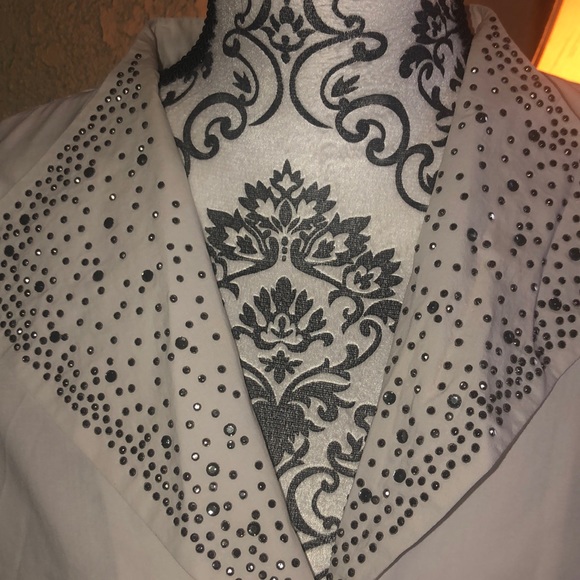 Beautiful top with rhinestone studded collar - Picture 3 of 5